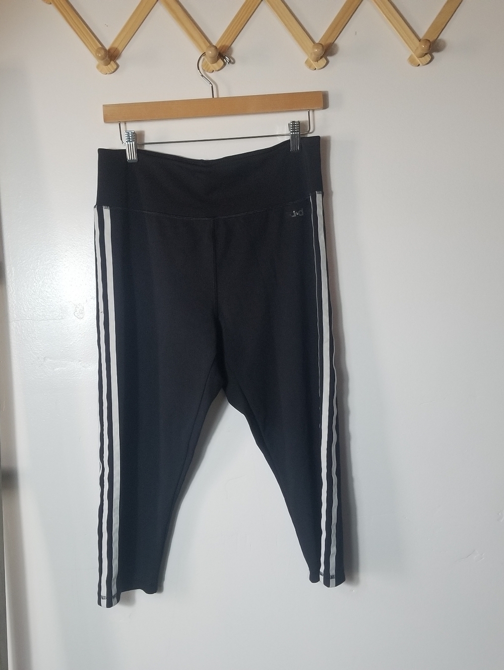 ADIDAS WOMEN'S CAPRIS LEGGINGS SIZE LARGE